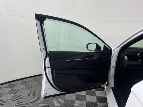 Used 2025 Toyota Camry SE image 32