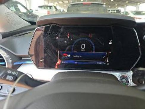 Used 2025 Chevrolet Trax LT w/ LT Convenience Package FWD image 17