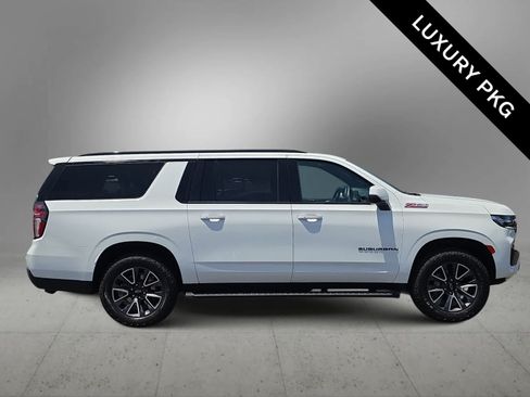Used 2024 Chevrolet Suburban Z71 w/ Luxury Package AWD/4WD image 9