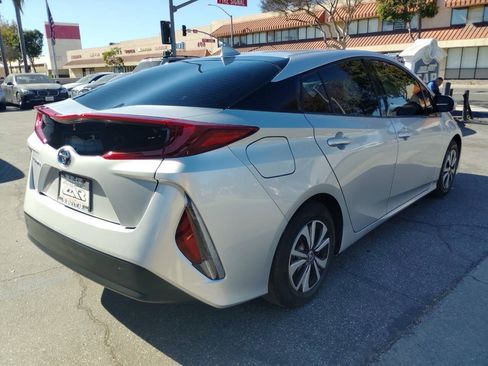Used 2017 Toyota Prius Prime Premium FWD image 2
