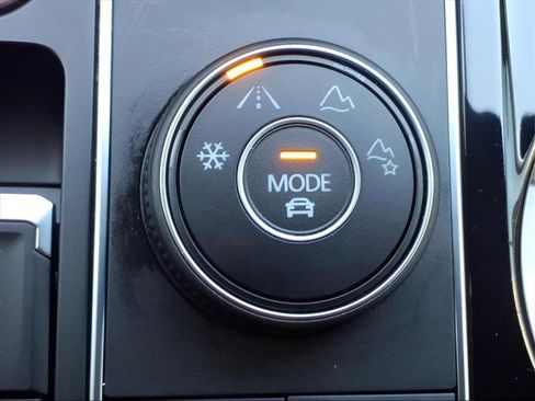 Certified 2023 Volkswagen Atlas SE w/ Black Wheel Package image 21