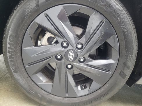 Used 2023 Hyundai Elantra SEL image 31