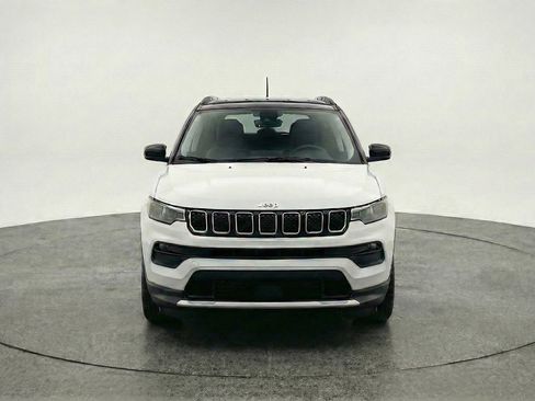 Used 2025 Jeep Compass Limited AWD/4WD image 2