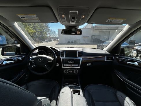 Used 2013 Mercedes-Benz GL 550 4MATIC image 12