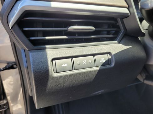 Used 2025 Nissan Altima 2.5 SV FWD image 25