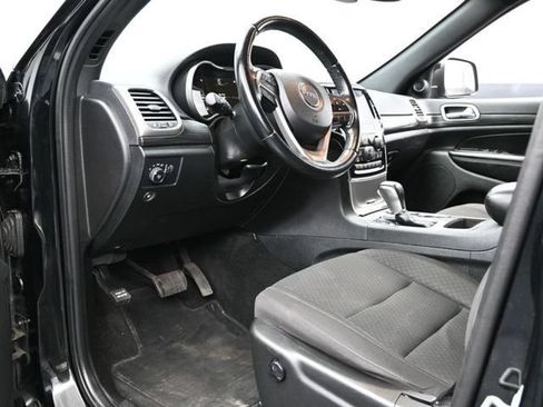 Used 2022 Jeep Grand Cherokee Laredo E AWD/4WD image 20