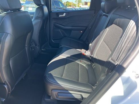 Used 2025 Ford Escape SE image 21