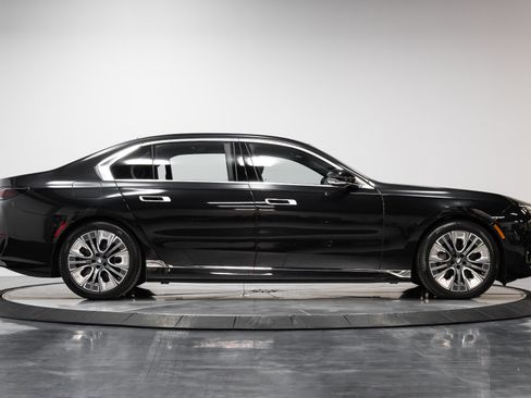 Used 2023 BMW i7 xDrive60 image 15