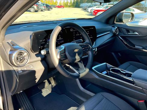 Used 2025 Chevrolet Equinox LT image 8