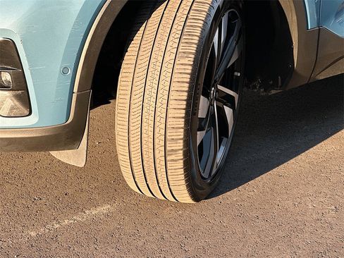 Used 2025 Volvo XC40 B5 Ultra w/ Protection Package Premier image 25