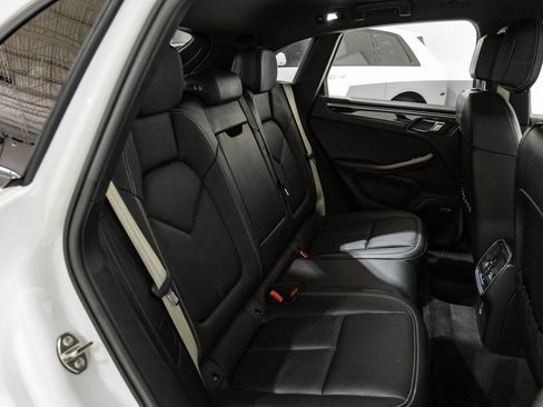Used 2022 Porsche Macan image 32
