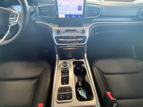 Used 2022 Ford Explorer XLT w/ Equipment Group 202A RWD image 3