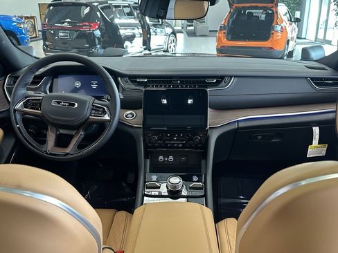 New 2025 Jeep Grand Cherokee Summit w/ Luxury Tech Group V image 18