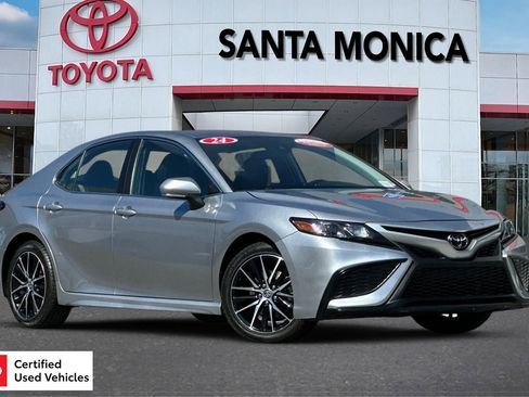 Used 2024 Toyota Camry SE FWD image 1