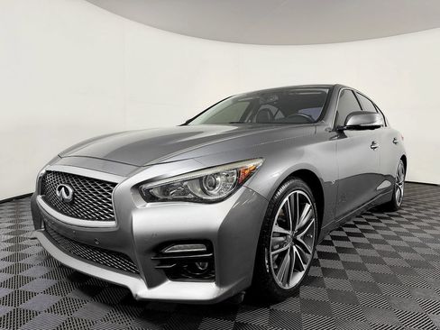 Used 2015 INFINITI Q50 w/ Deluxe Touring Package RWD image 2