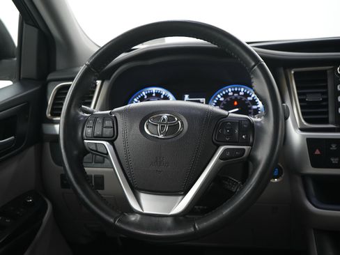 Used 2019 Toyota Highlander XLE FWD image 15
