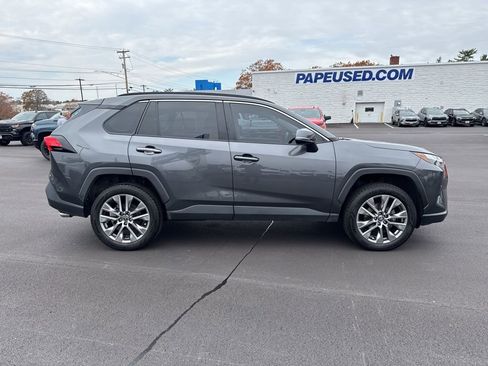 Used 2022 Toyota RAV4 XLE Premium image 2