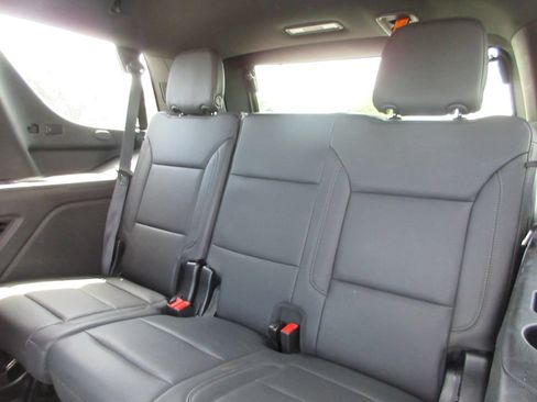 Used 2023 Chevrolet Tahoe Z71 w/ Luxury Package AWD/4WD image 21