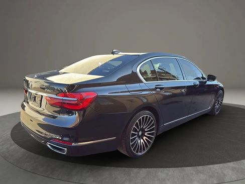 Used 2016 BMW 740i image 5