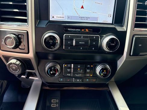 Used 2019 Ford F150 Lariat w/ Equipment Group 502A Luxury AWD/4WD image 15