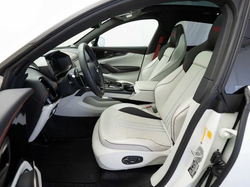 Used 2025 Aston Martin DBX 707 AWD/4WD image 9
