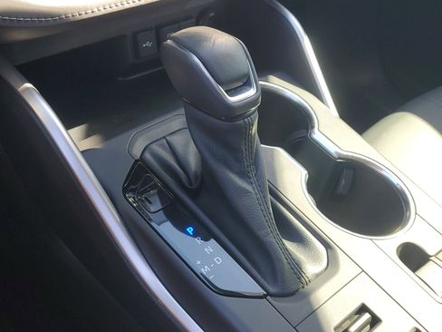 Used 2021 Toyota Highlander XLE AWD/4WD image 29