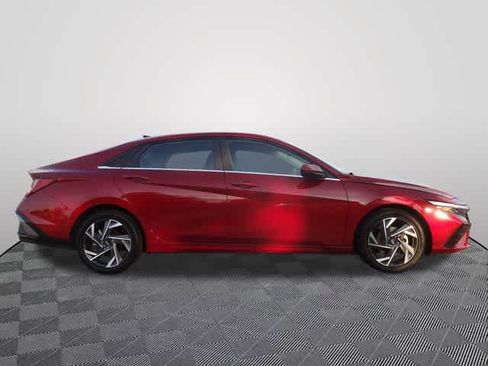 Used 2024 Hyundai Elantra SEL w/ Convenience Package FWD image 4