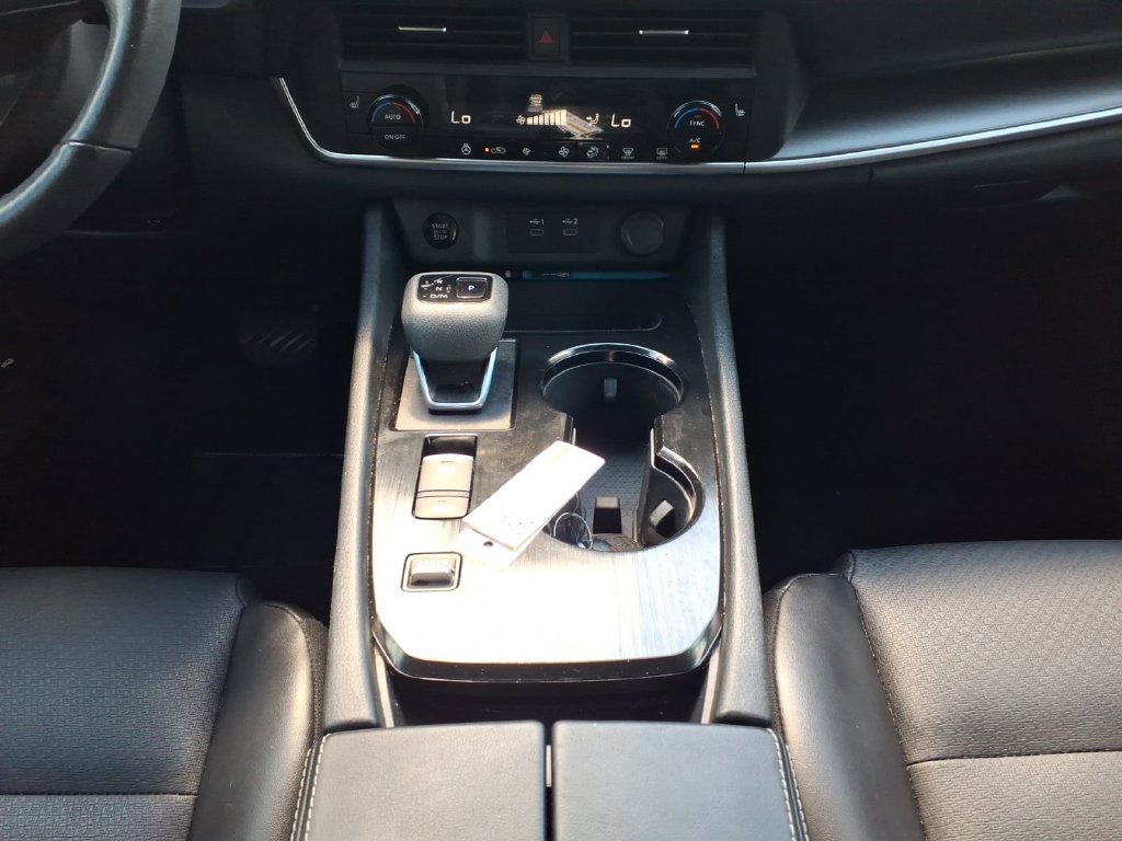 Used 2024 Nissan Rogue SV w/ SV Premium Package FWD image 11