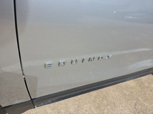 Used 2021 Chevrolet Equinox LT w/ Driver Convenience Package image 11