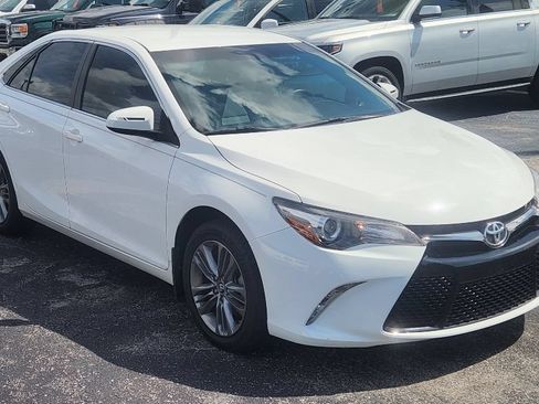 Used 2017 Toyota Camry SE FWD image 8