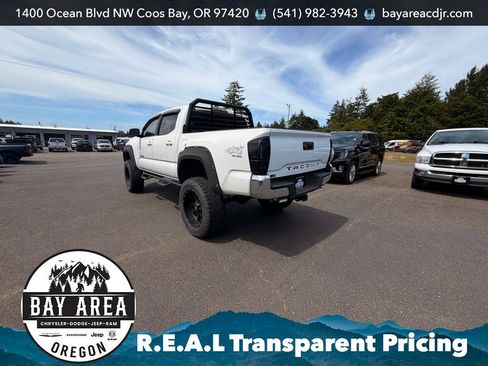 Used 2017 Toyota Tacoma SR5 w/ Tow Package AWD/4WD image 4
