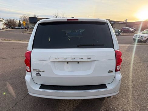 Used 2017 Dodge Grand Caravan SXT image 6