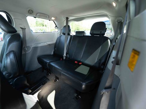 Used 2013 Toyota Sienna SE FWD image 24