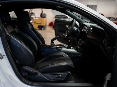 Used 2016 Ford Mustang Shelby GT350 w/ Technology Package image 34