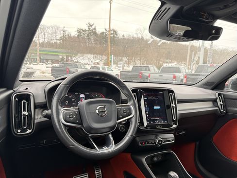 Used 2019 Volvo XC40 T5 R-Design image 15