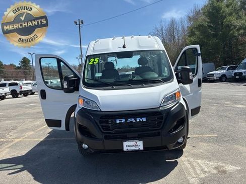 Used 2025 RAM ProMaster 2500 w/ Convenience Group image 16