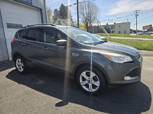 Used 2016 Ford Escape SE w/ SE Leather Comfort Package AWD/4WD image 3