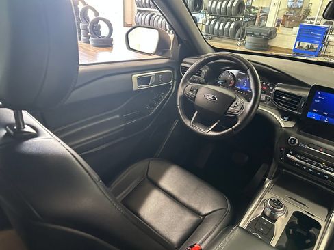 Used 2020 Ford Explorer XLT w/ Equipment Group 202A AWD/4WD image 15