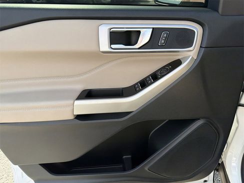 Used 2021 Ford Explorer XLT w/ Equipment Group 202A image 25