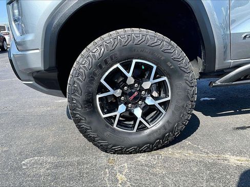 Used 2024 GMC Canyon AT4X AWD/4WD image 10