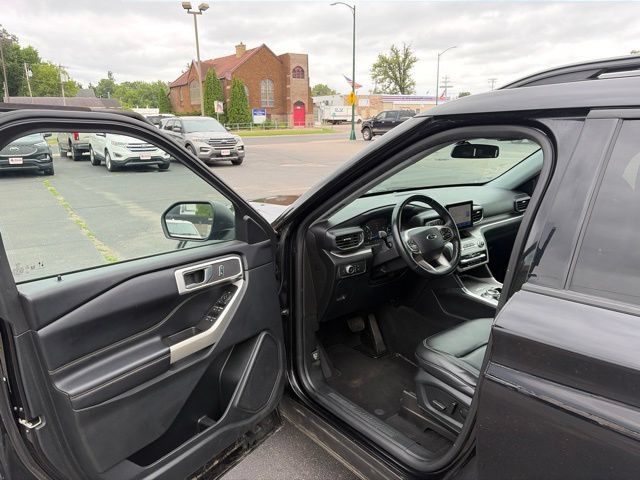 Used 2021 Ford Explorer XLT w/ Equipment Group 202A AWD/4WD image 9