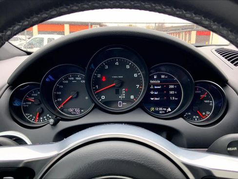Used 2018 Porsche Cayenne Platinum Edition image 24
