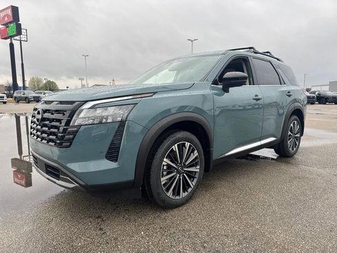 New 2026 Nissan Pathfinder Platinum image 2