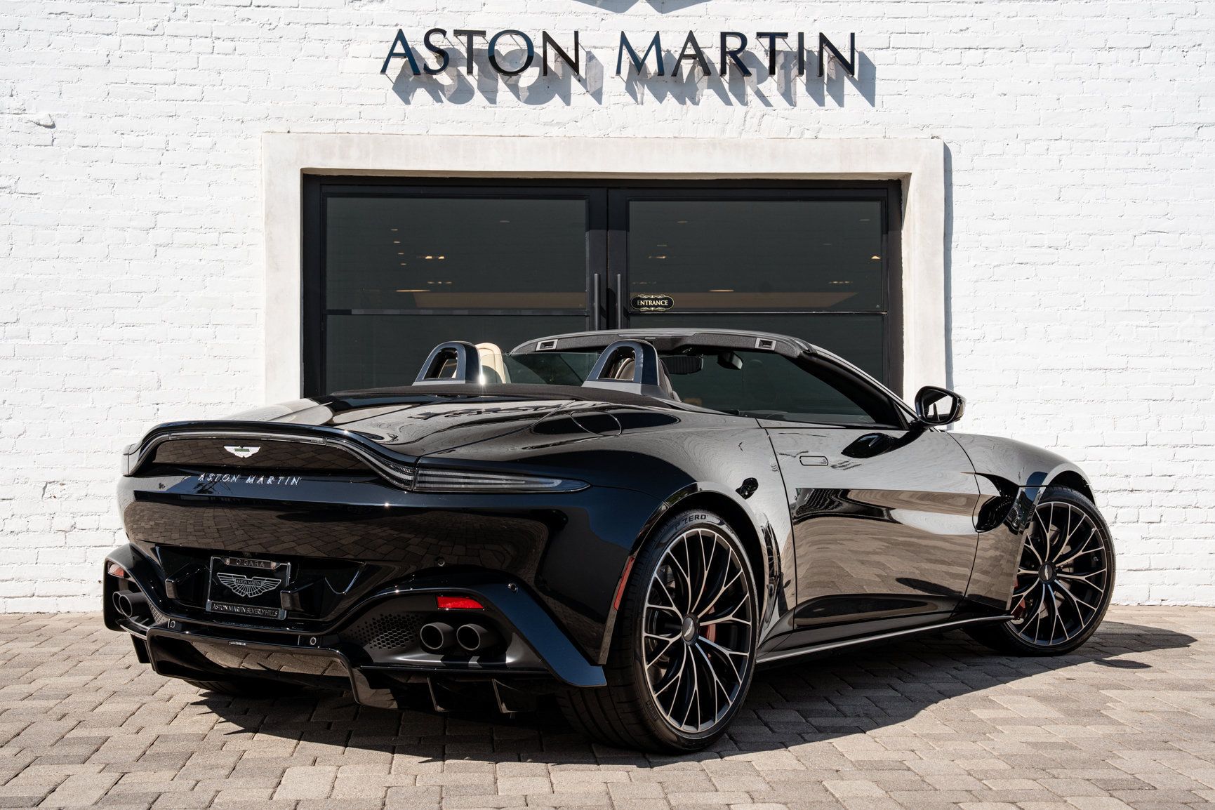Used 2023 Aston Martin V8 Vantage Roadster RWD image 24