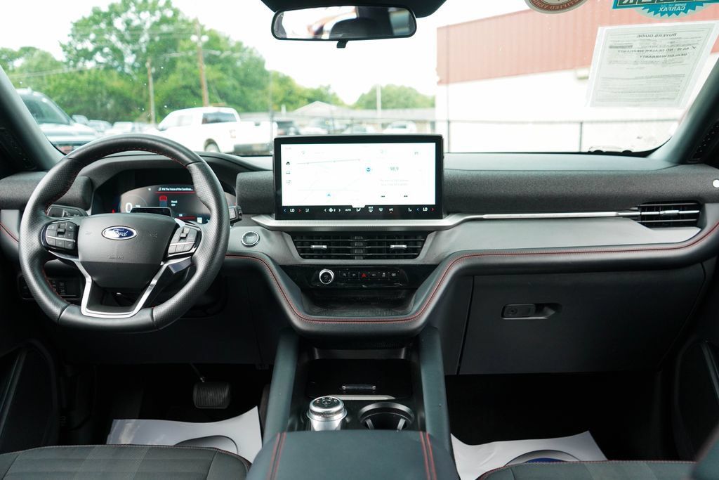 Used 2025 Ford Explorer ST-Line w/ ST-Line Street Pack AWD/4WD image 9