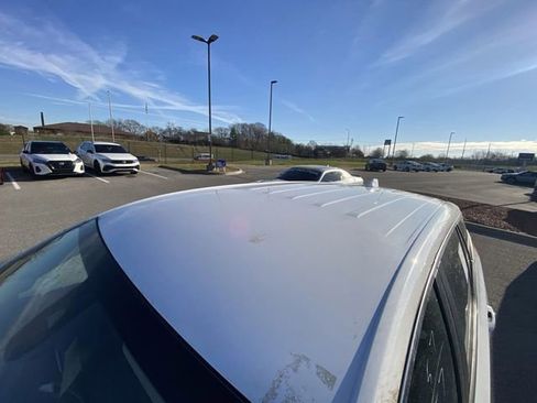 Used 2024 GMC Terrain SLE image 4