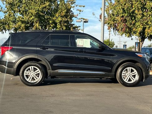 Used 2024 Ford Explorer XLT w/ Equipment Group 202A image 3