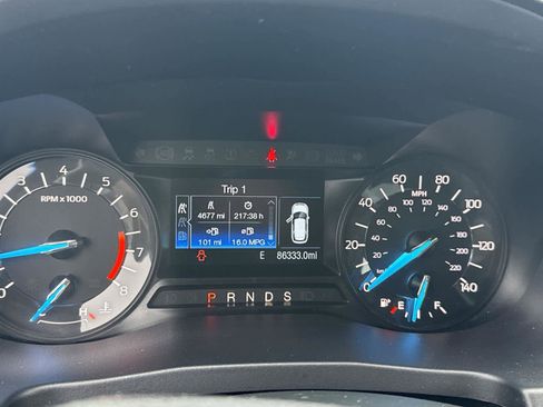 Used 2018 Ford Explorer XLT image 28