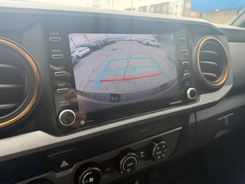 Used 2020 Toyota Tacoma TRD Off-Road w/ Technology Package AWD/4WD image 13