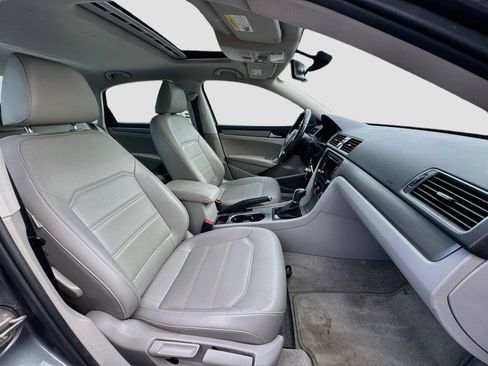 Used 2015 Volkswagen Passat TDI SE FWD image 29